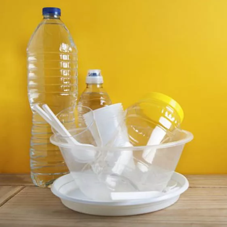 Пластиковая посуда не может быть под запретом